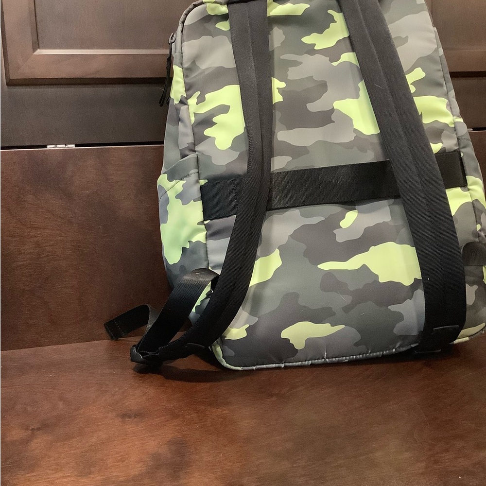 Lululemon Everyday Backpack - Picture 4 of 5